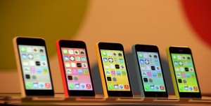 Yeni iPhone 5S ve iPhone 5C modelleri tanıtıldı.